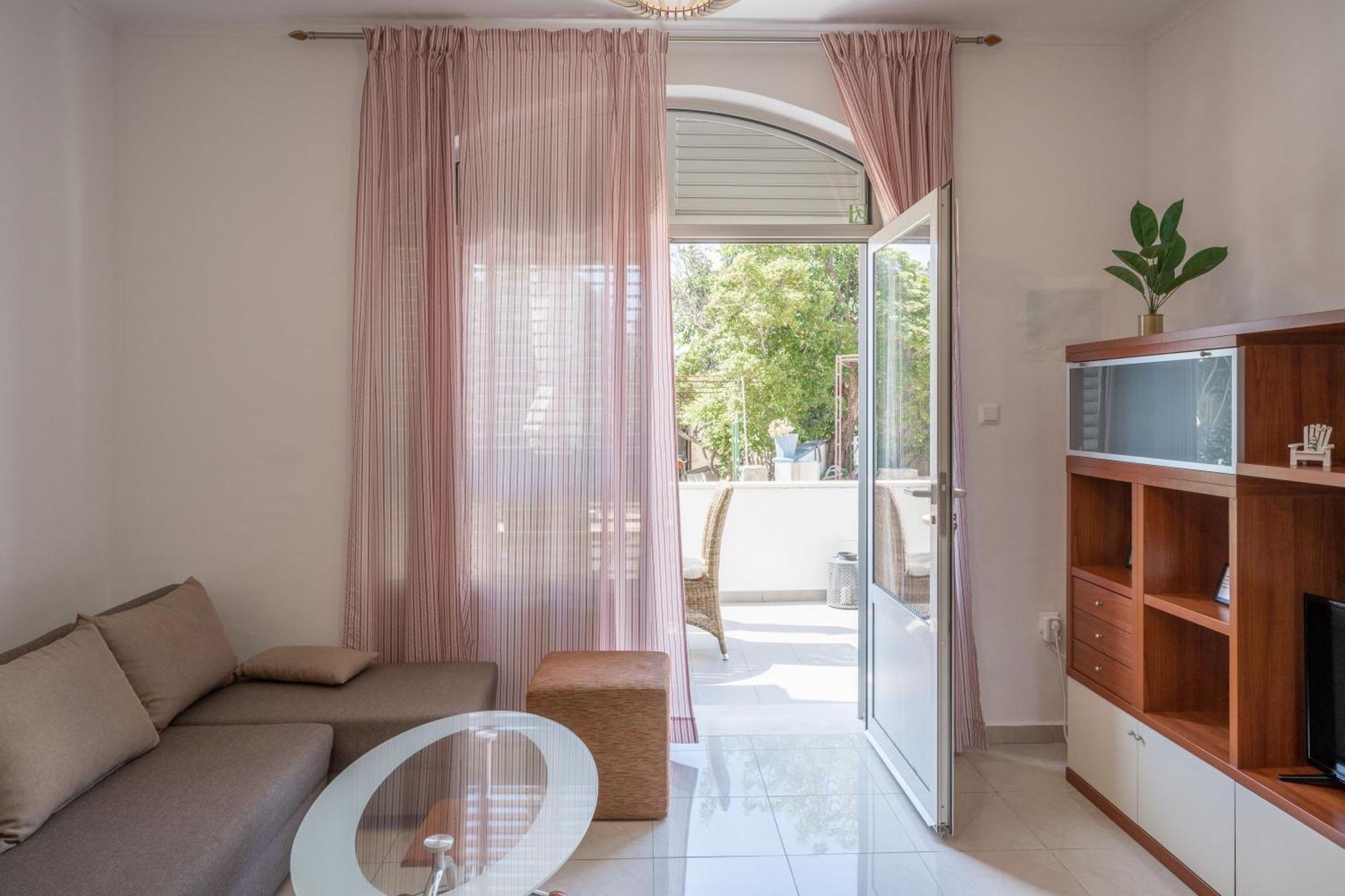 Apartments K & N Прижба Екстериор снимка